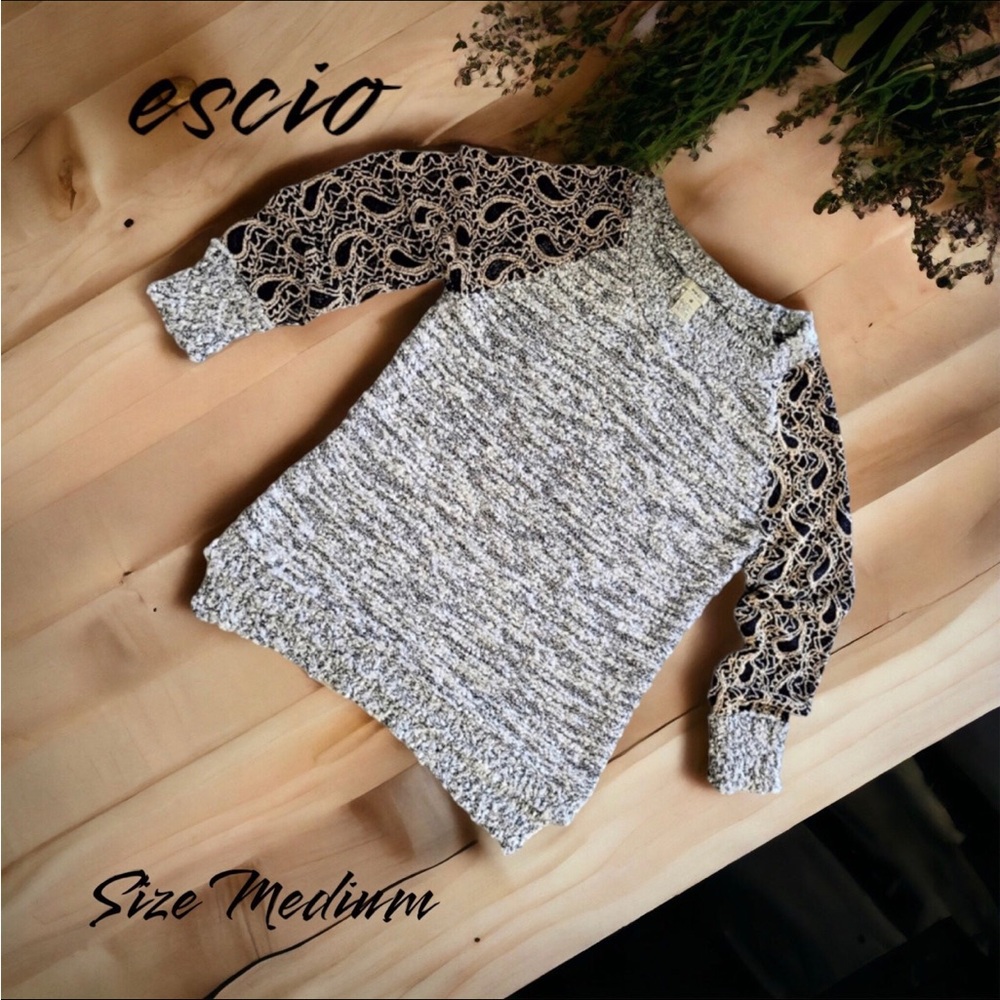 escio medium sweater